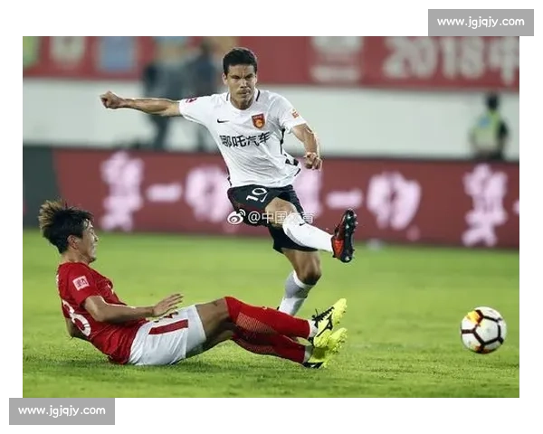 恒大对阵宏运焦点之战联赛格局走向引发球迷热议关键三分争夺悬念升级 恒大对阵宏运焦点之战联赛格局走向引发球迷热议关键三分争夺悬念升级